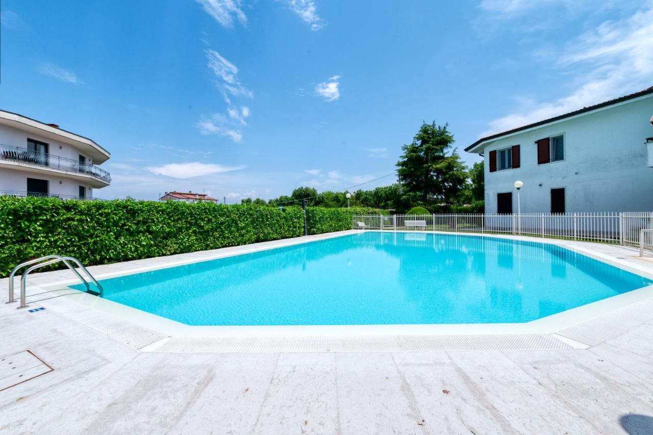 Wolf House - Peschiera Holiday - Jacuzzi Privata Пескьера-дель-Гарда Экстерьер фото