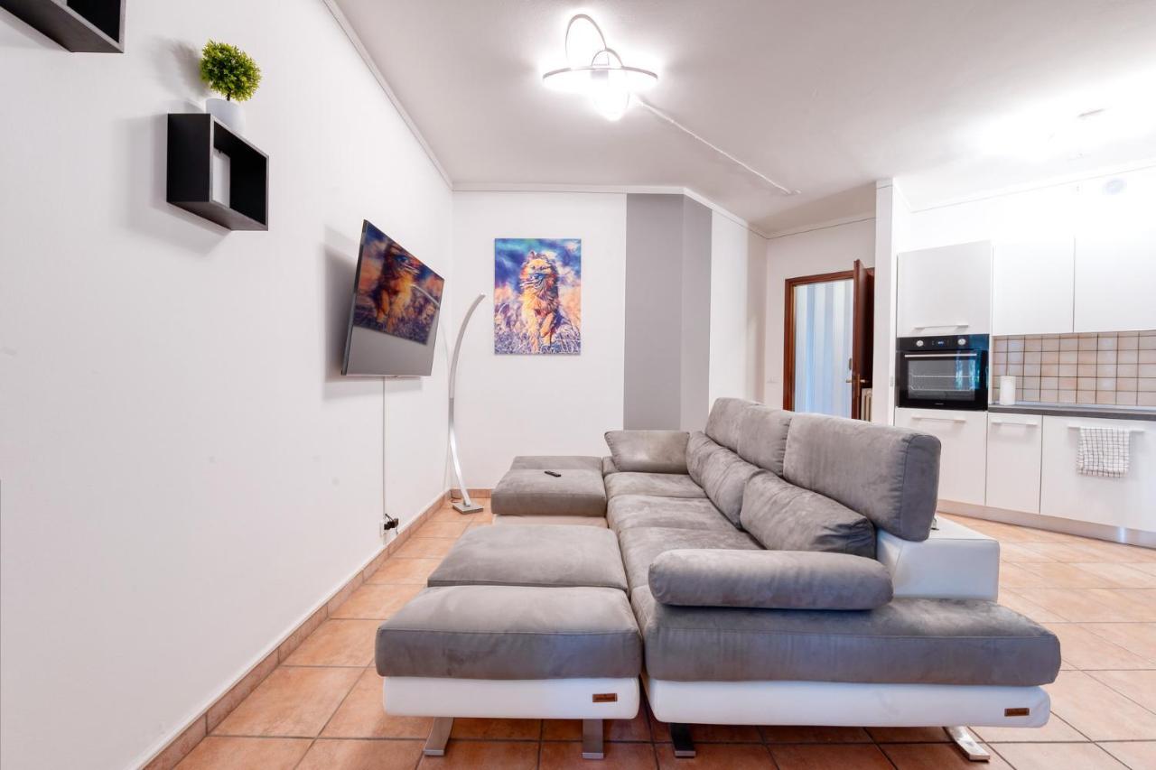 Wolf House - Peschiera Holiday - Jacuzzi Privata Пескьера-дель-Гарда Экстерьер фото