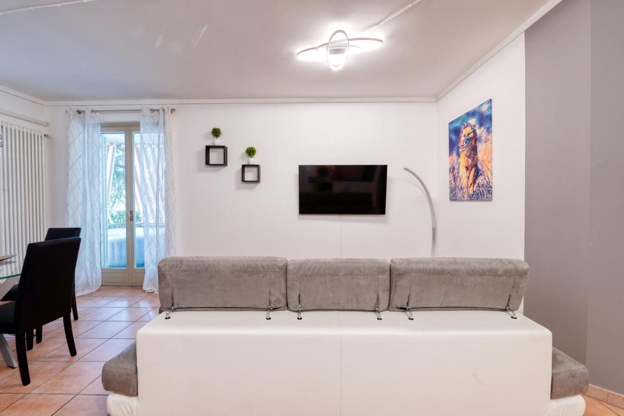 Wolf House - Peschiera Holiday - Jacuzzi Privata Пескьера-дель-Гарда Экстерьер фото