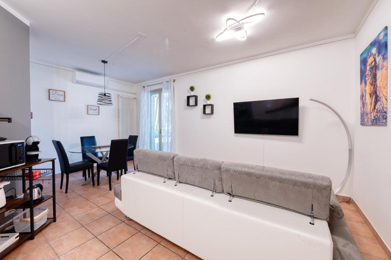 Wolf House - Peschiera Holiday - Jacuzzi Privata Пескьера-дель-Гарда Экстерьер фото